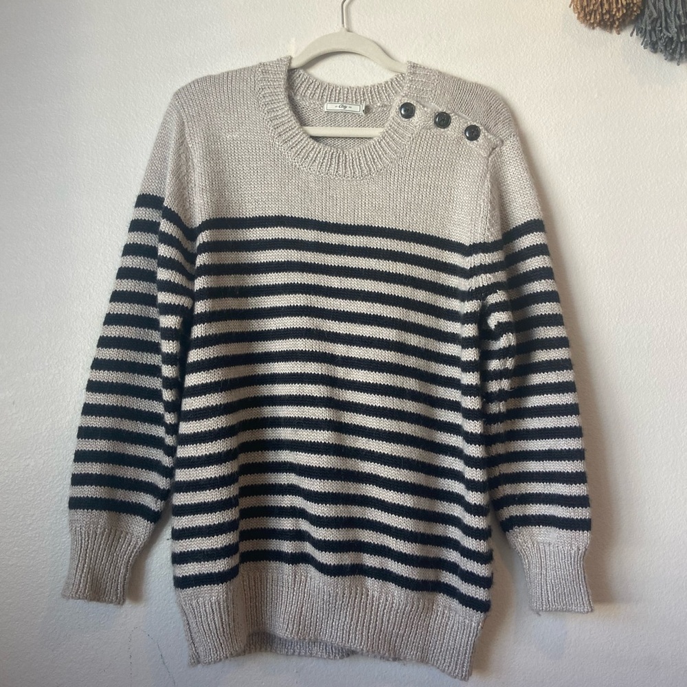 Obey vintage women’s sweater in size Medium Wool/Alpaca blend